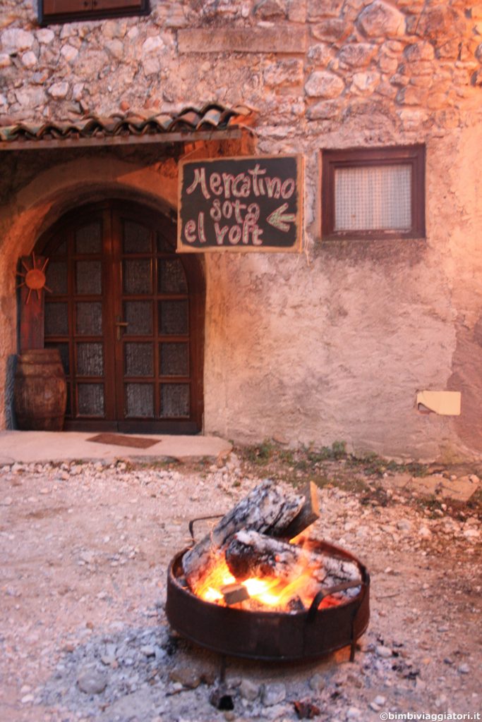 Fuoco al mercatino di Canale di Tenno