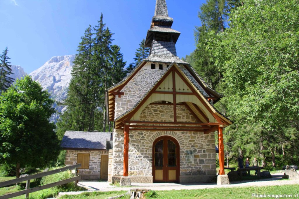 Chiesetta sul Lago di Braies