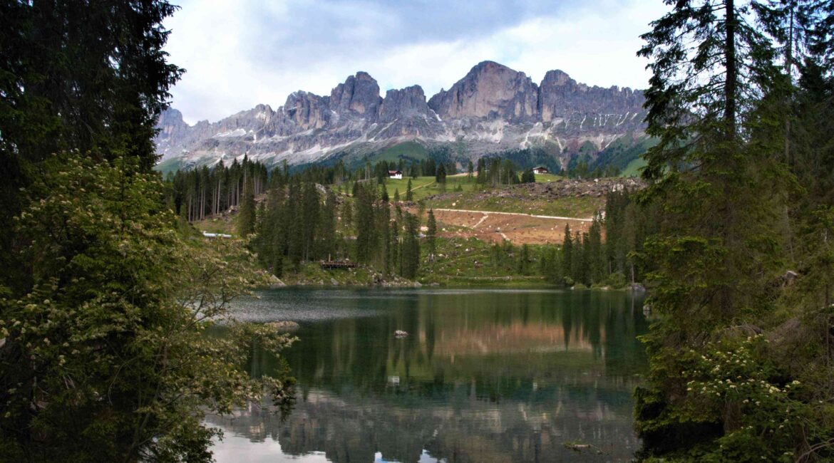 Lago di Carezza con bambini