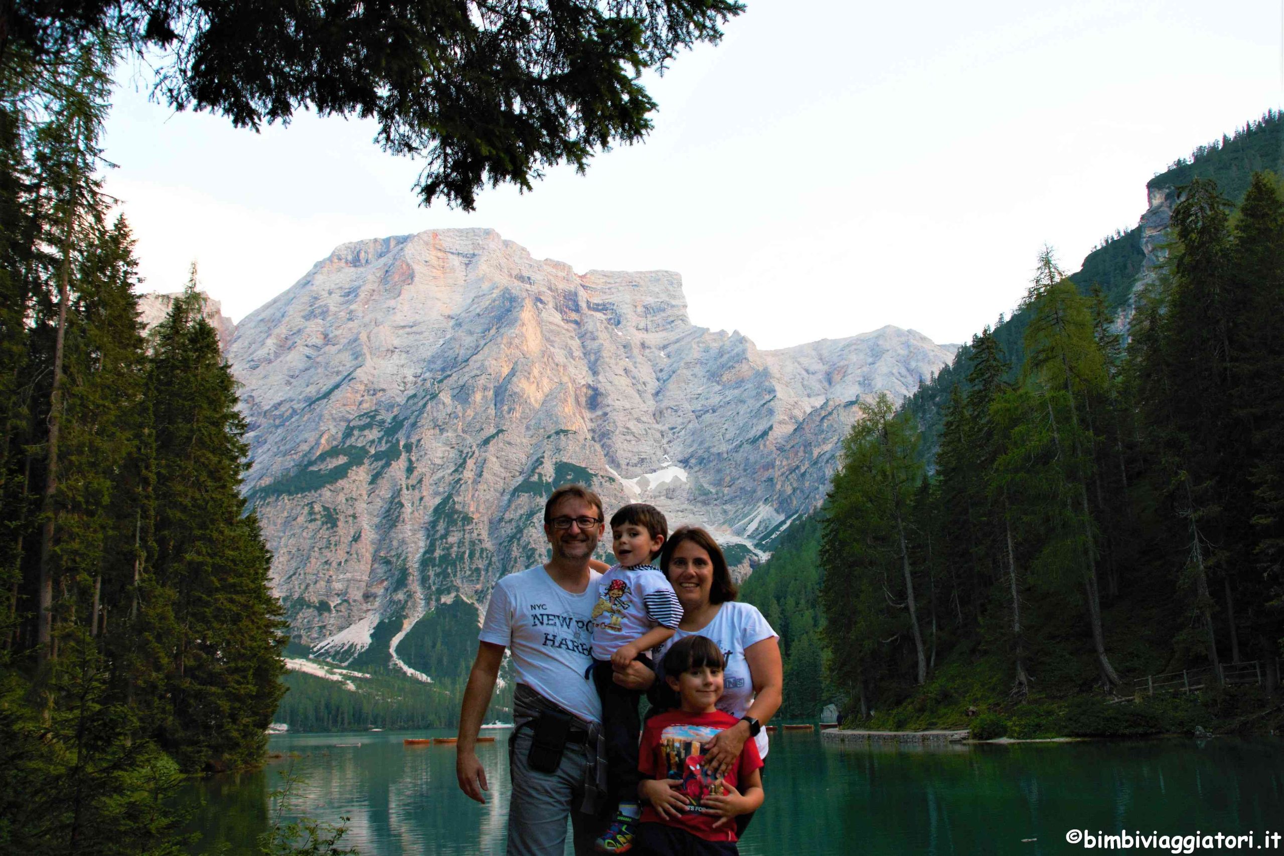 Vacanza in Val Pusteria per famiglie Lago di Braies con bimbi viaggiatori