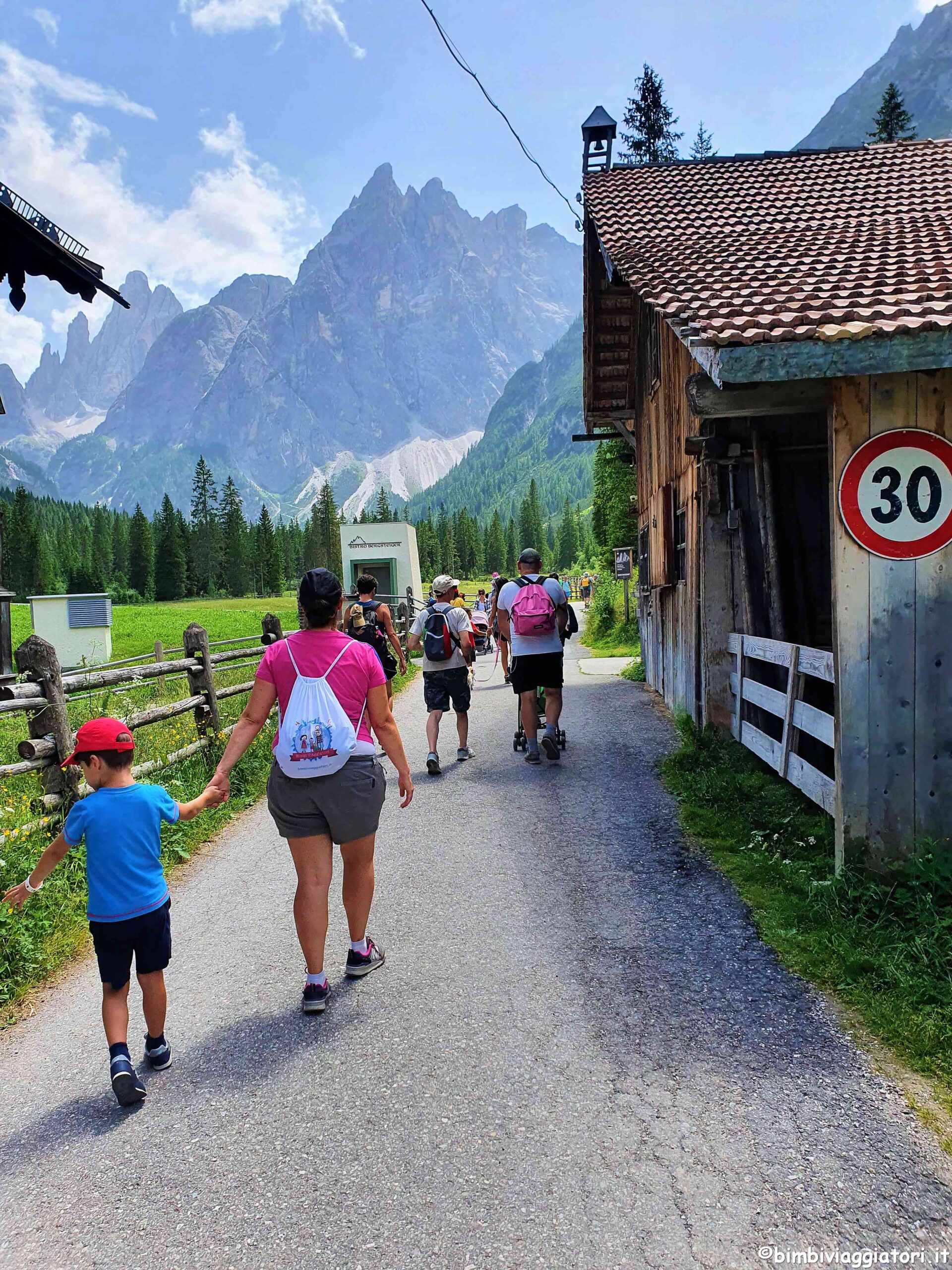 Val Fiscalina con gruppo di famiglie