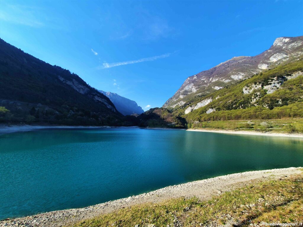 Lago di Tenno in autunno