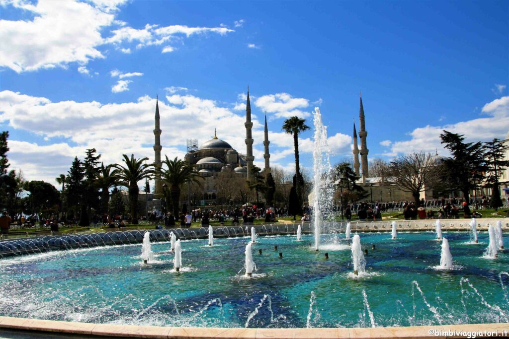 Fontana e moschea blu